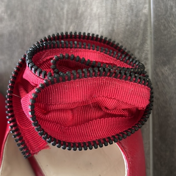 Gorgeous red heels with adjustable straps - Picture 6 of 11